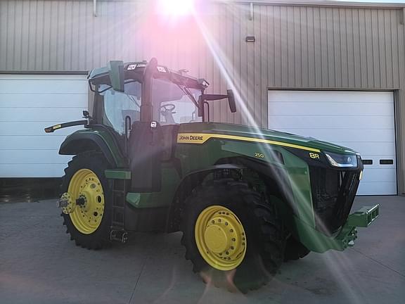 Image of John Deere 8R 250 equipment image 1