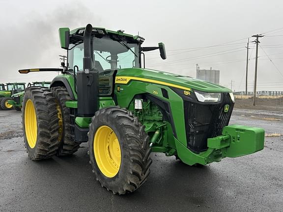 Image of John Deere 8R 250 equipment image 4