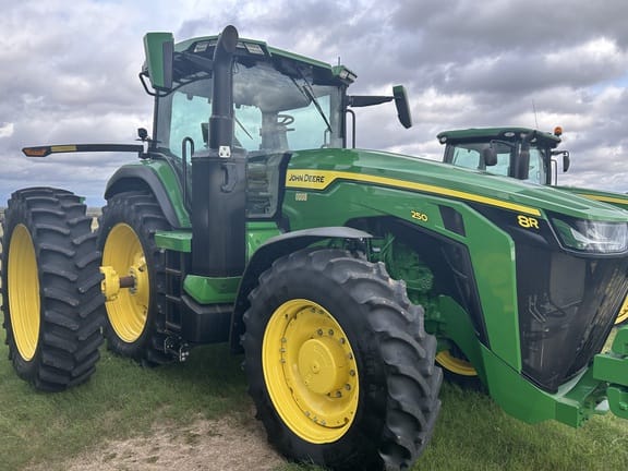2023 John Deere 8R 250 Equipment Image0