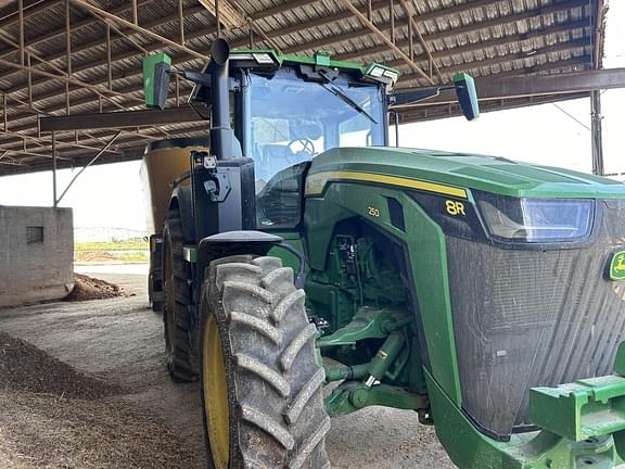 Image of John Deere 8R 250 equipment image 4