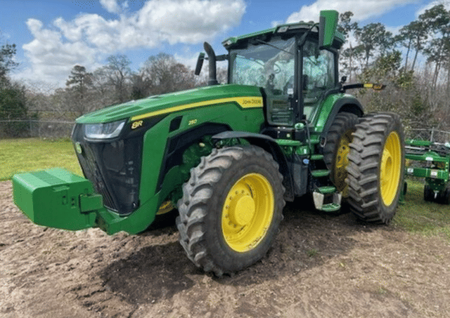 Image of John Deere 8R 250 equipment image 2