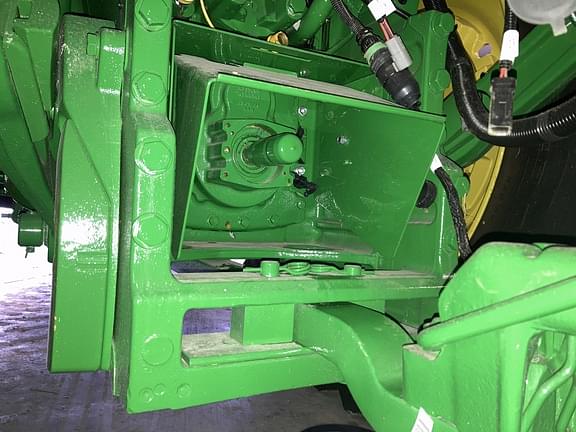 Image of John Deere 8R 250 equipment image 4