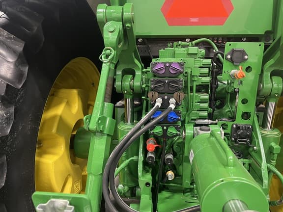 Image of John Deere 8R 250 equipment image 4