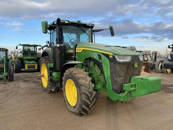 Image of John Deere 8R 250 equipment image 2