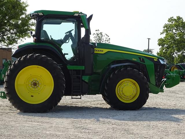 Image of John Deere 8R 250 equipment image 3