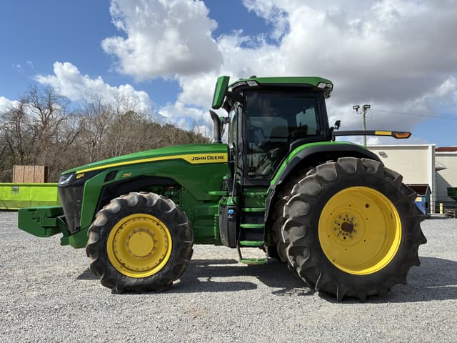 Image of John Deere 8R 250 equipment image 1