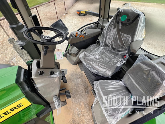 Image of John Deere 8R 250 equipment image 4