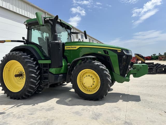 Image of John Deere 8R 250 equipment image 1