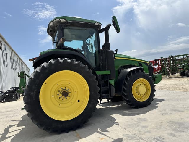 Image of John Deere 8R 250 equipment image 2