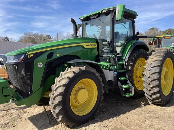 Image of John Deere 8R 250 equipment image 2