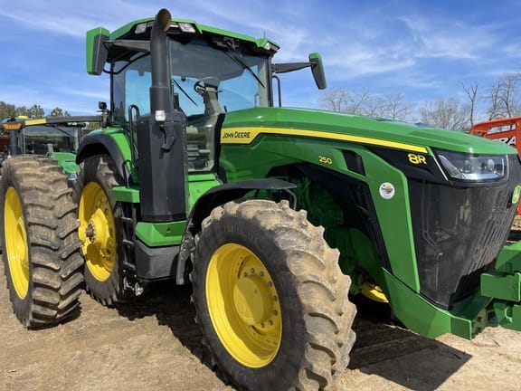 2023 John Deere 8R 250 Equipment Image0