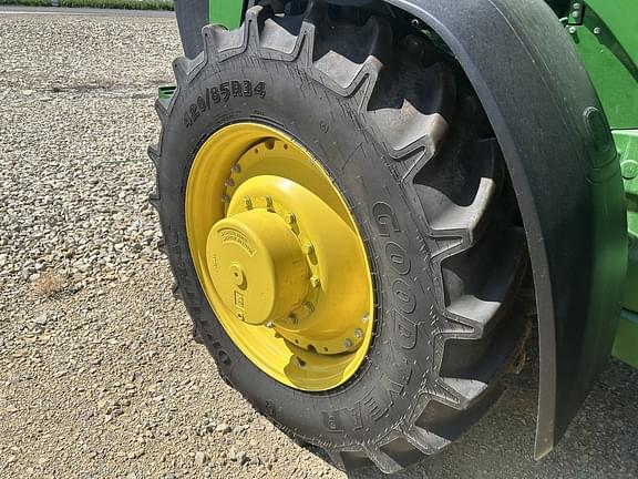 Image of John Deere 8R 250 equipment image 4
