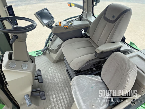 Image of John Deere 8R 250 equipment image 4
