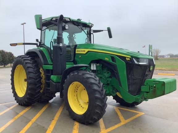 Image of John Deere 8R 250 equipment image 2