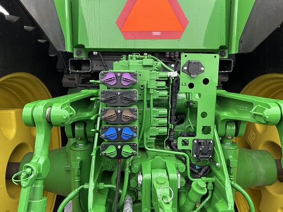 Image of John Deere 8R 250 equipment image 2