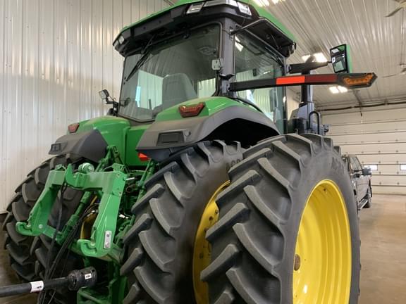 Image of John Deere 8R 250 equipment image 2