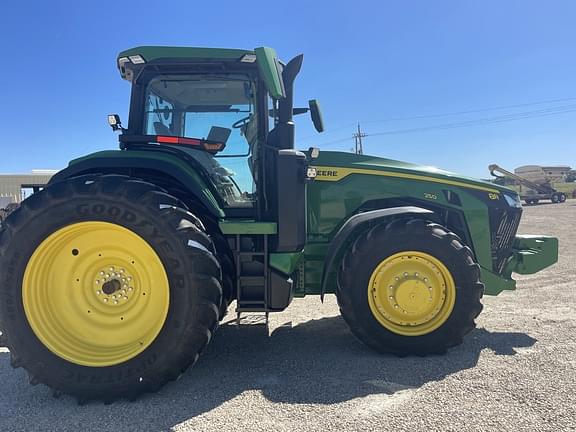 Image of John Deere 8R 250 equipment image 2