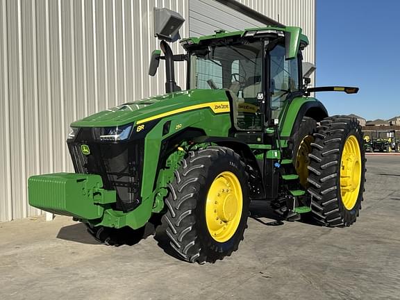 Image of John Deere 8R 250 equipment image 2