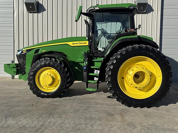 Image of John Deere 8R 250 equipment image 1