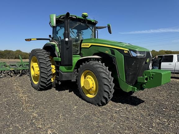 Image of John Deere 8R 250 equipment image 2