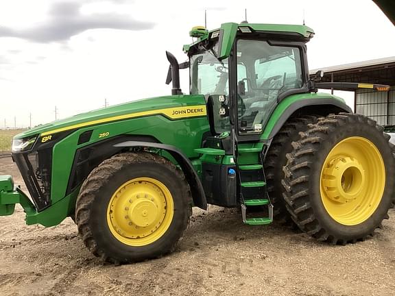 Image of John Deere 8R 250 Primary image