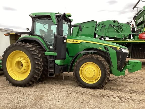 Image of John Deere 8R 250 equipment image 2