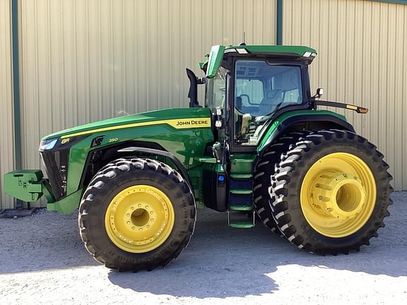 Image of John Deere 8R 250 equipment image 1