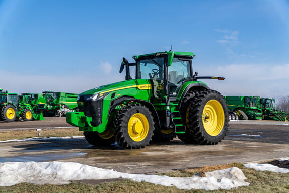 2023 John Deere 8R 250 Equipment Image0