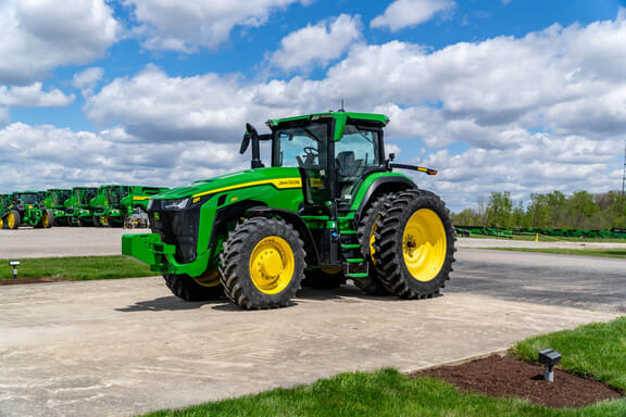 2023 John Deere 8R 250 Equipment Image0