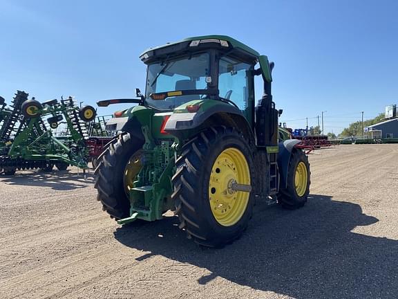 Image of John Deere 8R 250 equipment image 2