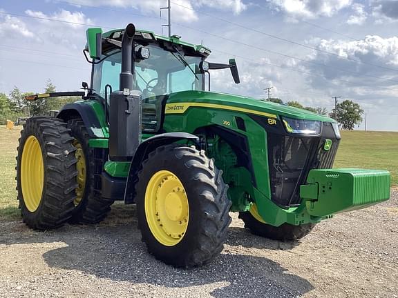 Image of John Deere 8R 250 equipment image 2