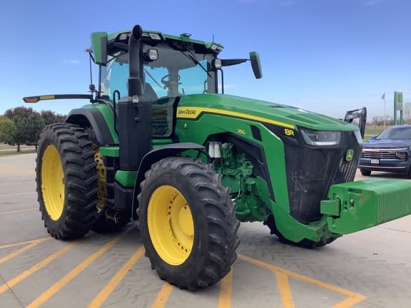 Image of John Deere 8R 250 equipment image 2