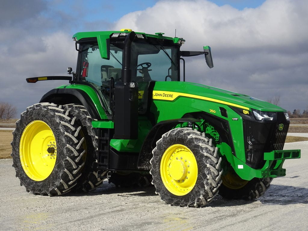 2023 John Deere 8R 250 Equipment Image0