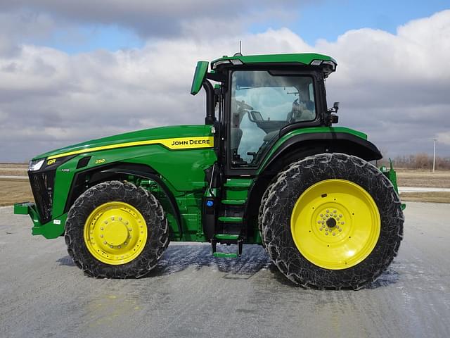 Image of John Deere 8R 250 equipment image 1