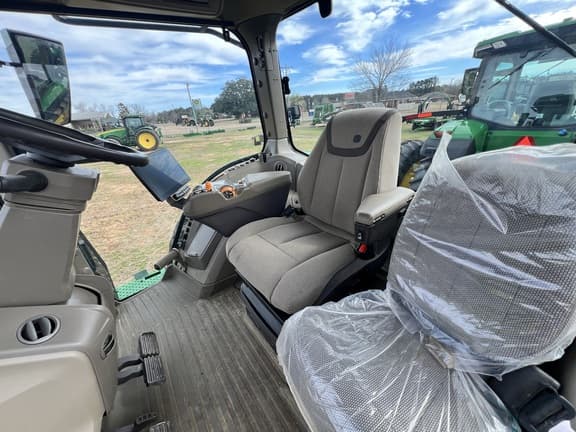 Image of John Deere 8R 250 equipment image 4