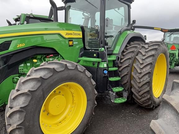 Image of John Deere 8R 250 equipment image 1