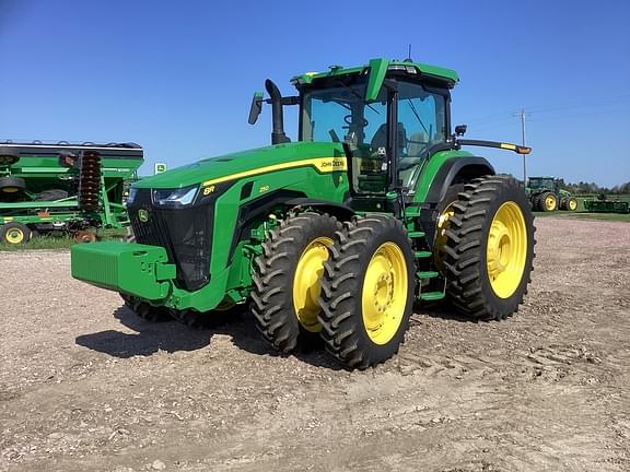 Image of John Deere 8R 250 equipment image 2