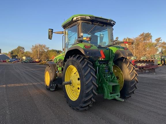 Image of John Deere 8R 250 equipment image 2