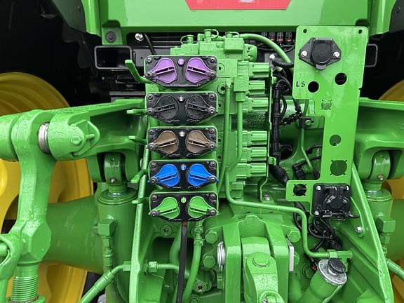 Image of John Deere 8R 250 equipment image 2