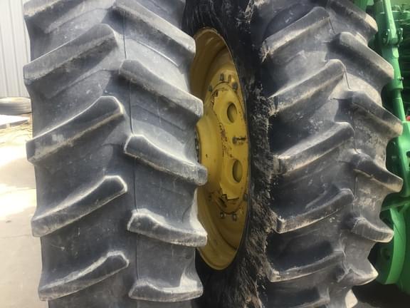 Image of John Deere 8R 310 equipment image 4