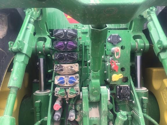 Image of John Deere 8R 310 equipment image 4