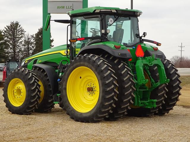 Image of John Deere 8R 310 equipment image 2