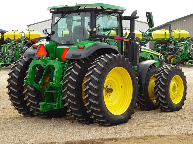 Image of John Deere 8R 310 equipment image 4