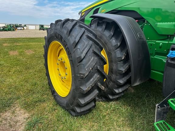 Image of John Deere 8R 310 equipment image 2