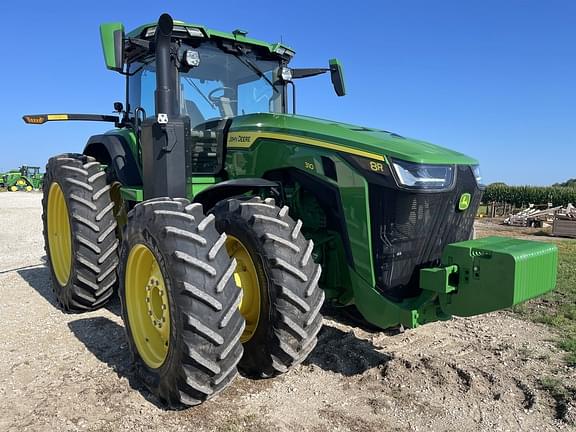 Image of John Deere 8R 310 equipment image 2