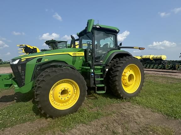 Image of John Deere 8R 310 equipment image 4