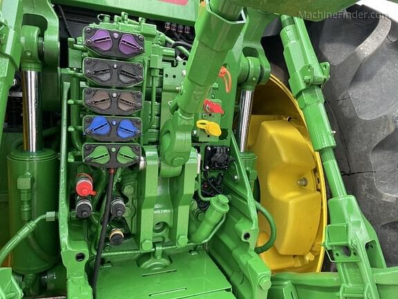 Image of John Deere 8R 310 equipment image 4