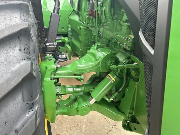 Image of John Deere 8R 310 equipment image 3