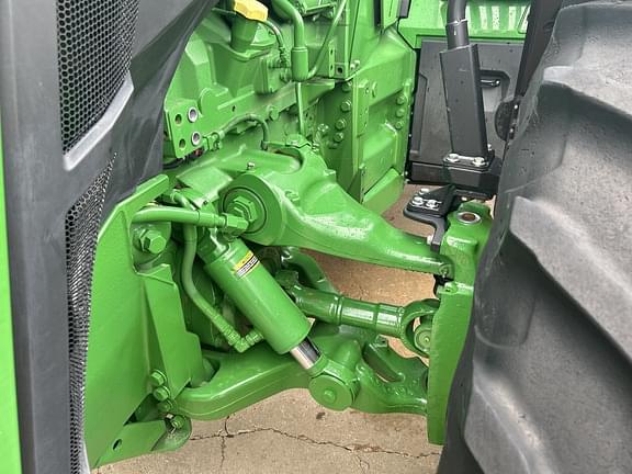 Image of John Deere 8R 310 equipment image 4