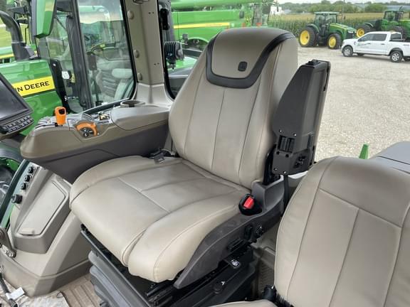 Image of John Deere 8R 310 equipment image 1
